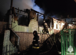 Три человека погибли при пожаре в доме в Краснодарском крае