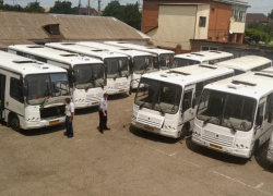  Депутатов совета Ейского района обвинили в порче автобусов и попытались не пустить на их осмотр 