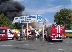 Во время пожара на рынке в Краснодаре сгорел весь товар