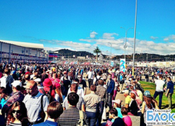 В Сочи перед Автодромом в первый день «Формулы-1» собралось более десятка тысяч гостей 