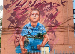 В Краснодаре появилось граффити, посвященное маленькому художнику 