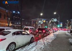 Снегопад и гололед парализовали Краснодар в вечерний час пик