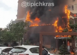В Краснодаре горит 17-этажная высотка