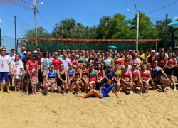 В Рождественском парке Краснодара прошел турнир по пляжному волейболу 