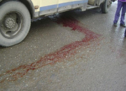 Пешеход попал под автобус, перебегая на красный свет в Краснодаре