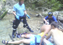 В Сочи турист сорвался с высоты в районе водопада Бзогу