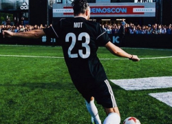 «Гуляй, Россия!»: Кубанский рэпер Мот поздравил сборную с победой в матче открытия ЧМ