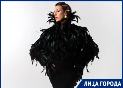 «Рифмовать строки начала с четырех лет»: поэтесса из Краснодара создала моноспектакль и избавилась от синдрома самозванца