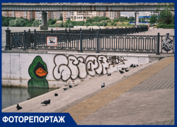 Кубанскую набережную Краснодара изуродовали матерными надписями и граффити