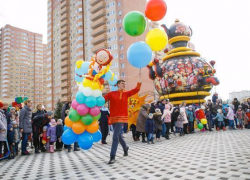 В микрорайонах от «ЮгСтройИнвест» тысячи семей отметили Масленицу