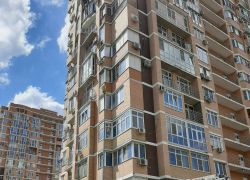 В Краснодаре жителей многоэтажки эвакуировали из-за пожара