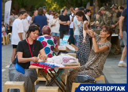 Триколор из лент и выставка оружия: как в Краснодаре отметили День Государственного флага