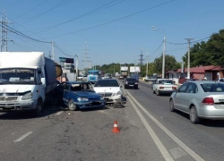 ДТП в Краснодаре: столкнулись четыре автомобиля 