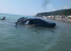 В Черном море выловили автомобиль Nissan