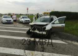 Девушка погибла, трехлетний ребёнок и два водителя в больнице: страшное ДТП под Лабинском в Краснодарском крае