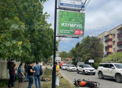 В Сочи мотоциклист столкнулся лоб в лоб с двухтонным внедорожником