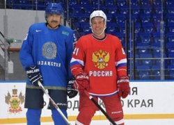 Дмитрий Медведев и Карим Масимов сыграли в хоккей в Сочи