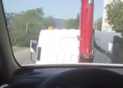 Эвакуатор в Сочи забрал машину вместе с водителем