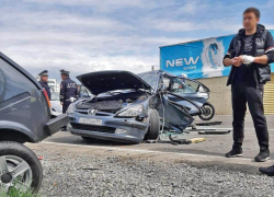 В Сочи после ДТП в салоне автомобиля зажало пенсионера