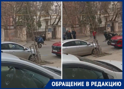 «А если упадет под авто?»: малолетние гонщики на скутерах превратили дорогу в тренировочную трассу 