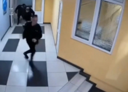 Полиция ищет закладчика, распылившего перцовый баллончик в жителей одного из домов Краснодара