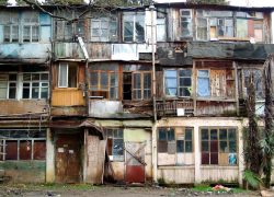На переселение сочинцев из аварийного жилья выделят почти 92 млн рублей