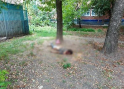 Тело мужчины рядом с жилым домом нашли в Краснодаре