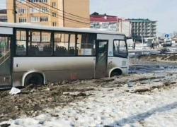 «Вопросами дорог занимаются коллеги из Дептранса», – депутат Гордумы Краснодара ответил на критику жителей поселка Российского 