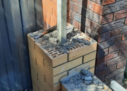 «Забор убрали, беседку подвинули, им все мало»: депутата Заксобрания Кубани обвинили в отжиме земли людей