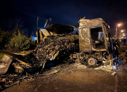 Под Краснодаром сгорела фура с шампанским в ДТП с зерновозом