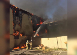 Трёхэтажное здание сгорело в Краснодарском крае 