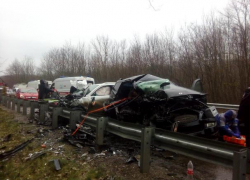 Двое взрослых погибли и трое детей пострадали в жутком ДТП на Кубани 