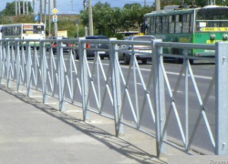 «Мы должны уйти от их использования», - глава Краснодара раскритиковал железные заборы вдоль дорог