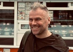 Пропавшего во время купания в Сочи певца Константина Легостаева нашли живым