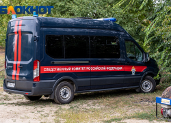 «Тело лежит рядом со школой»: краснодарцы сообщают о выпавшей с 16 этажа полуобнаженной женщине