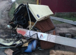  В Динском районе после столкновения со столбом «пятерку» разорвало на три части 