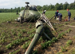 Вертолет Ми-2 на Кубани совершил жесткую посадку