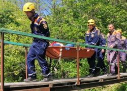 В Сочи туристка упала с мостика в «Свирском ущелье» и сломала ключицу 