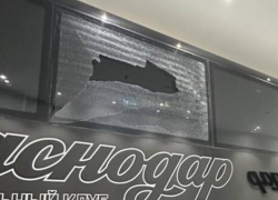 В Краснодаре ищут напавших на автобус ФК «Спартак» вандалов