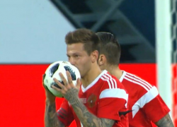  Нападающий «Краснодара» Смолов забил французам гол престижа 