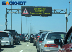 У Крымского моста пробка выросла до 4 километров