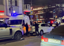 Девушка оказалась в больнице после массового ДТП со скорой в центре Краснодара