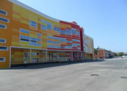 В краснодарской школе распылили газ: эвакуировали 1500 человек