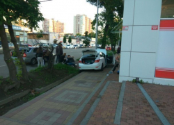  В Краснодаре машина вылетела с дороги на тротуар 