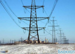 В Выселковском районе «КамАЗ» снес столб электропередачи