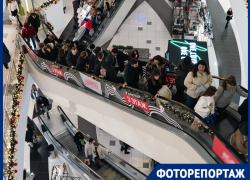 Штурм магазинов и общепита: краснодарцы устроили столпотворение в ТЦ перед Новым годом
