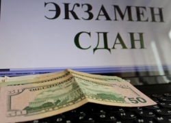 В Сочи замдиректора автошколы поймали на требовании взятки от девушки