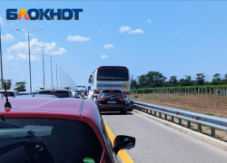 Пробка в 8 км сковала движение на трассе А-146 на Кубани