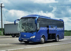 Под Армавиром автобус столкнулся с фурой, есть пострадавшие