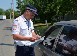 На видео попало очередное задержание полицейских в Геленджике